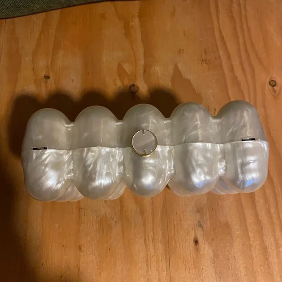 Pearl Bubble Clutch - Picture 3 of 8